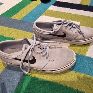 Men's Gray Nike Sneakers